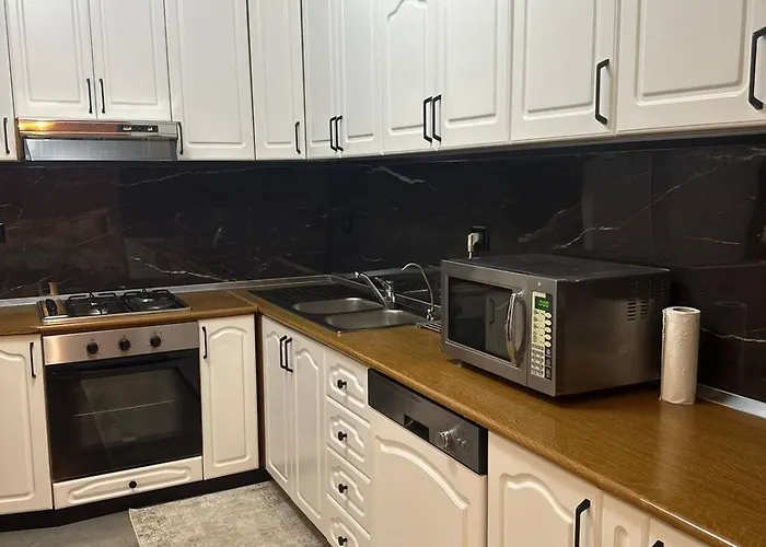 Scandinavian Al טיראנה